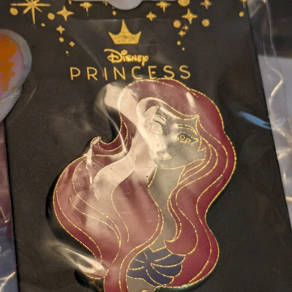 Princess Enamel Pin with Red Hair - Picture 4 of 5